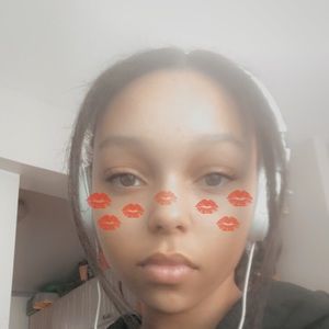 Meet your Posher, Alixa